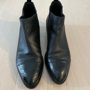 Donald Pliner black booties